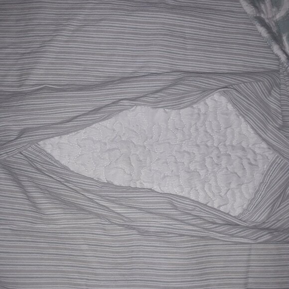 Laura Ashley pair of shams (Standard) (22" x 28") teal & white print, - Picture 4 of 5